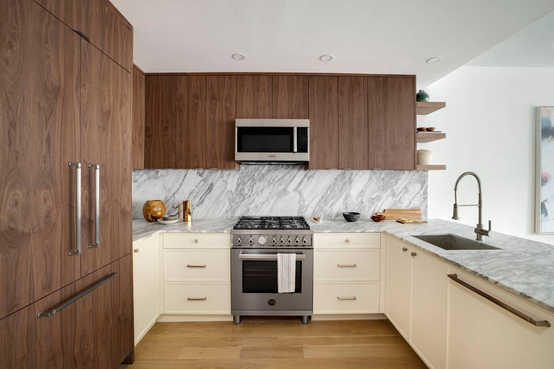 582 Park Place introduces a limited collection of four floor through, two bedroom condominiums within a thoughtfully renovated four story brick Federal style building ideally positioned at the crossroads of ...