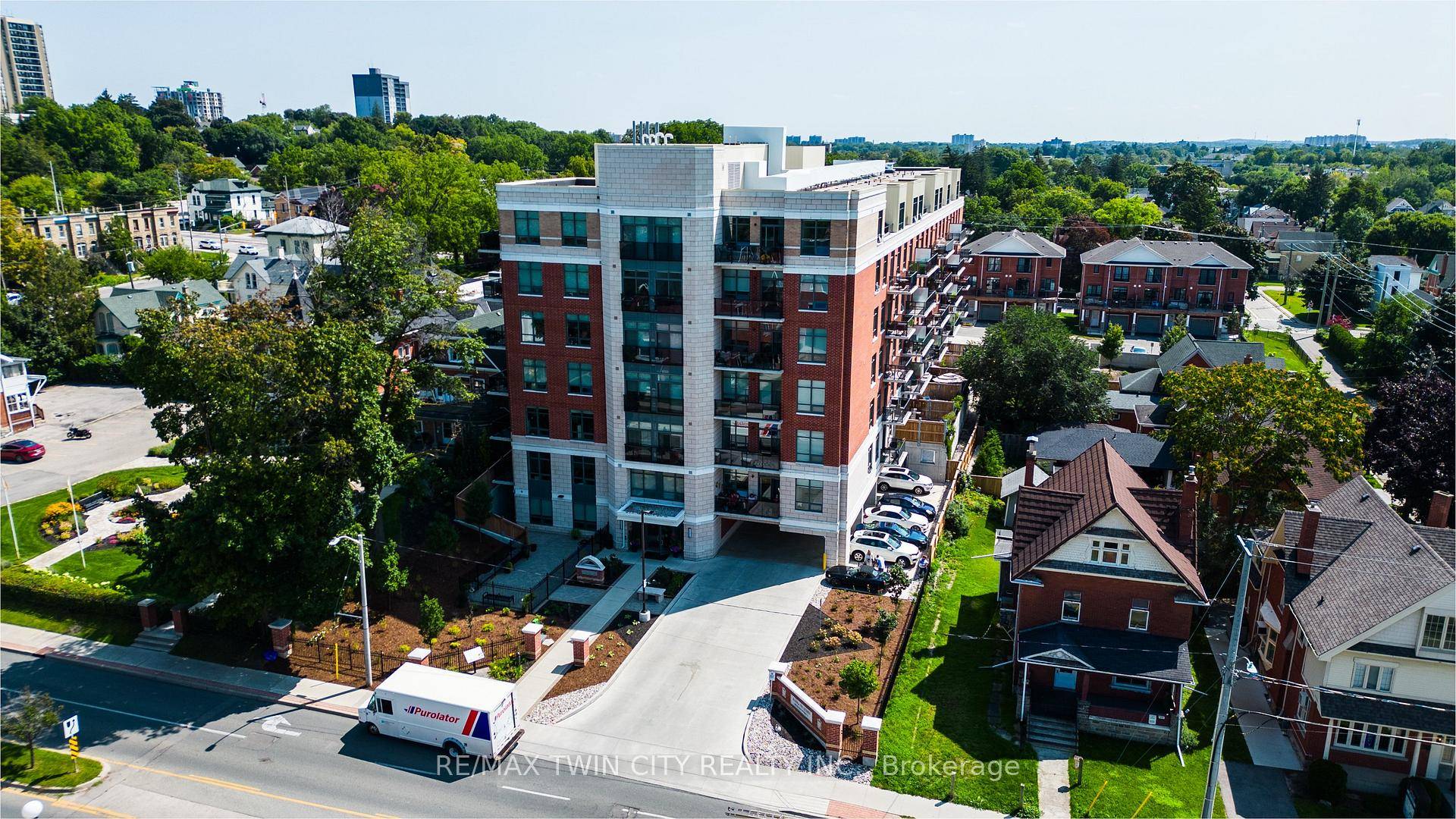 Welcome home to beautiful and quiet Barra on Queen which is just steps to the historical Victoria Park.
