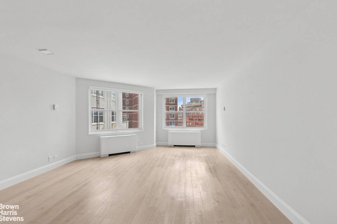 Newly Renovated High Floor Alcove Studio with Bright Skyline Views Full Service Building Perched high on the 20th floor in one of Lincoln Square's most desirable full service condos, this ...