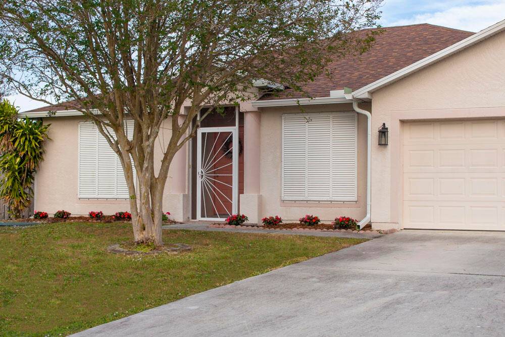 You need to see the outdoor living space on this house !