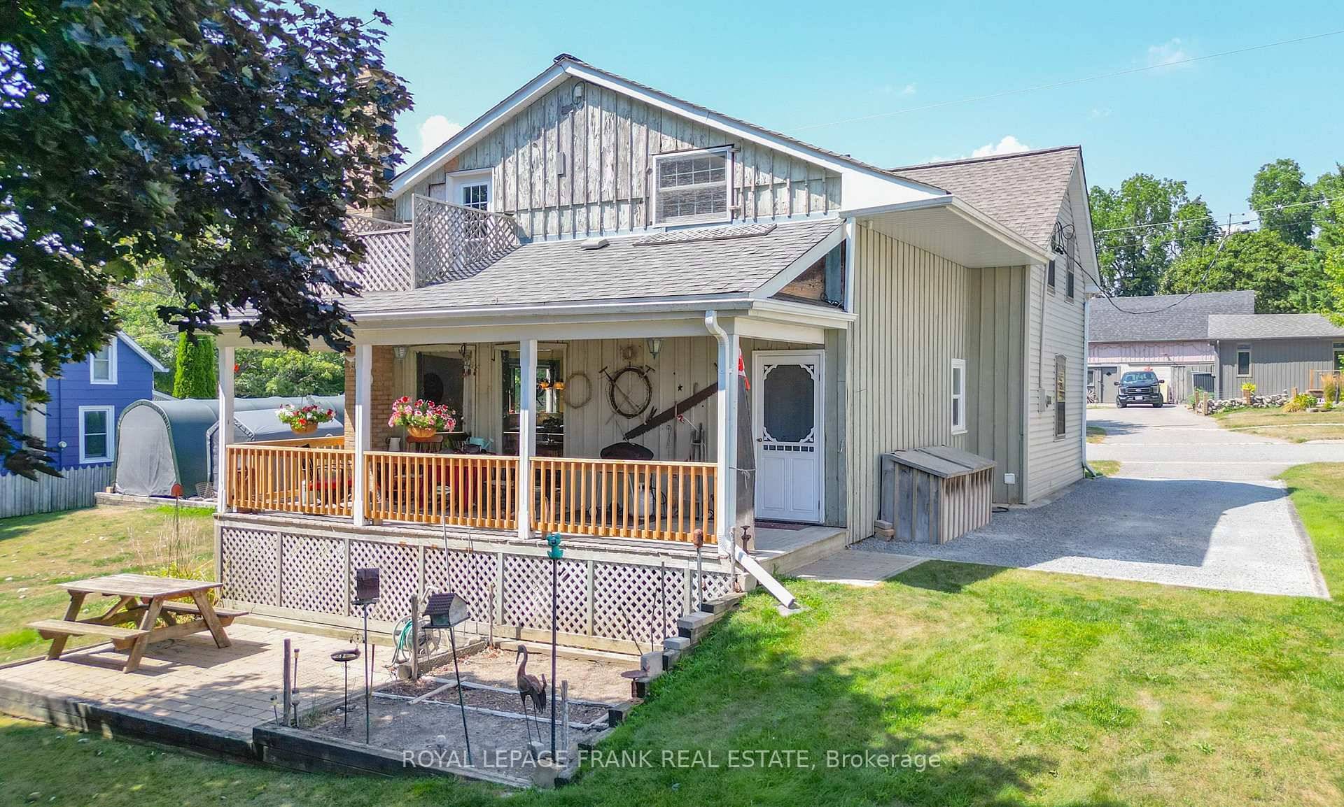 Set on a high and dry location in peaceful Greenbank, this reliable, well built 4 bedroom 2 bathroom solid home is a combination 80's practicality and Circa century charm.