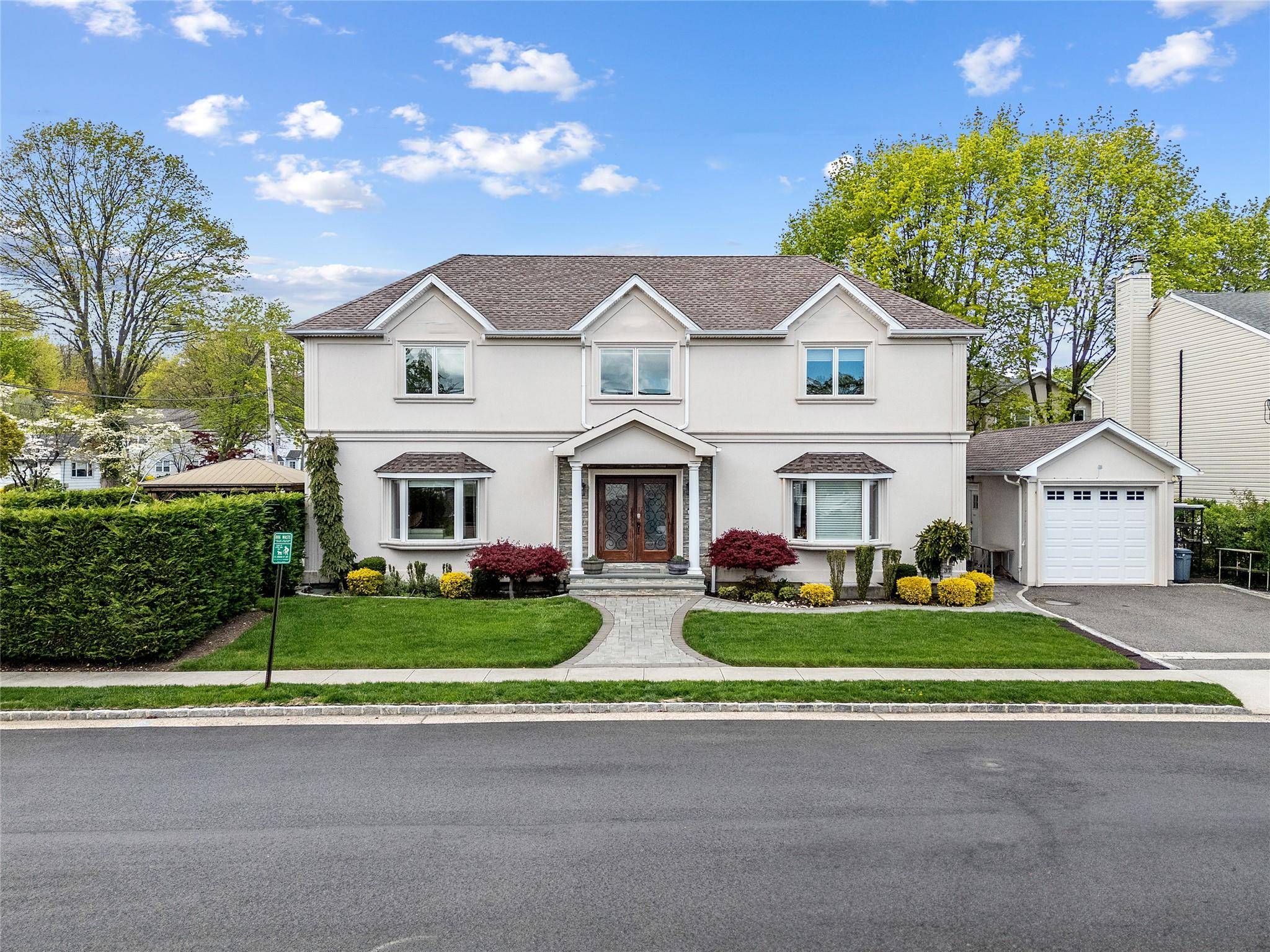 Sunny and Bright 10 Years old Colonial House with Steel Structure in Roslyn Heights.