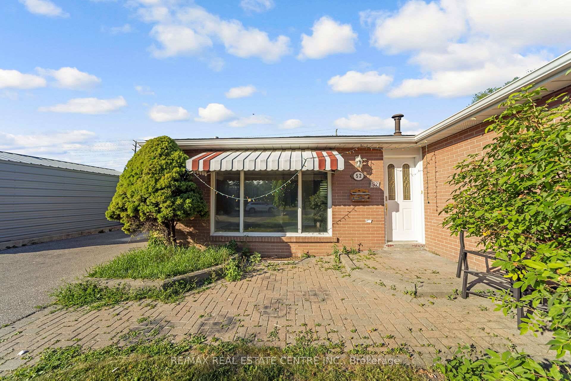 This bright and spacious fully detached 3 bedroom raised bungalow upper level is newly renovated and upgraded, located in a quiet, family friendly neighborhood.