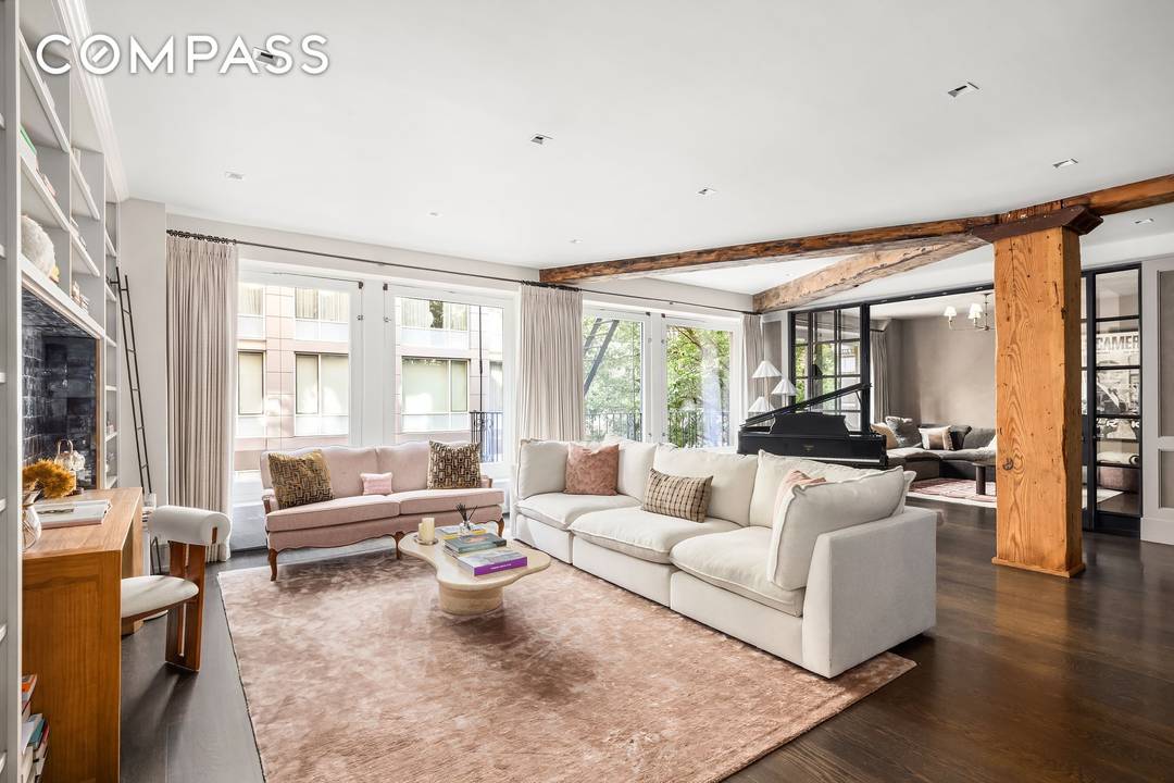 A Sophisticated SoHo Loft with Iconic Views This brilliantly reimagined loft at 14 Wooster Street pairs modern sophistication with the historic charm of SoHo s famed Cast Iron District.