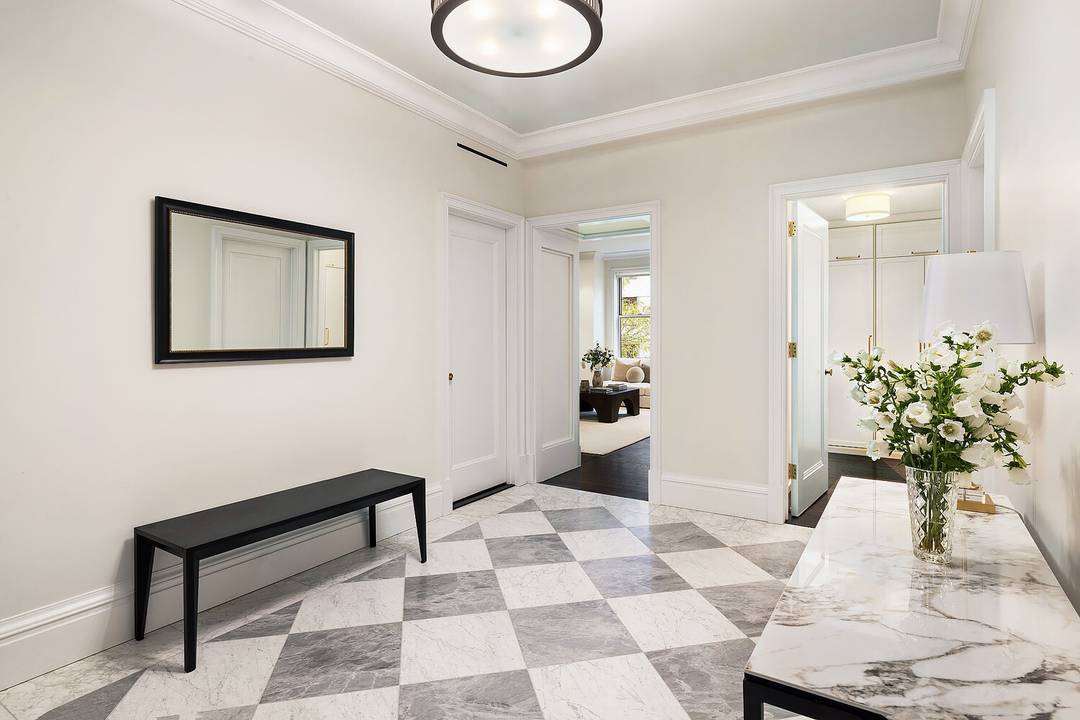 Mint Condition 6 Room Apartment Welcome to 4N at 910 Park Avenue, a stunning, bright and mint, renovated two bedroom and staff room apartment !