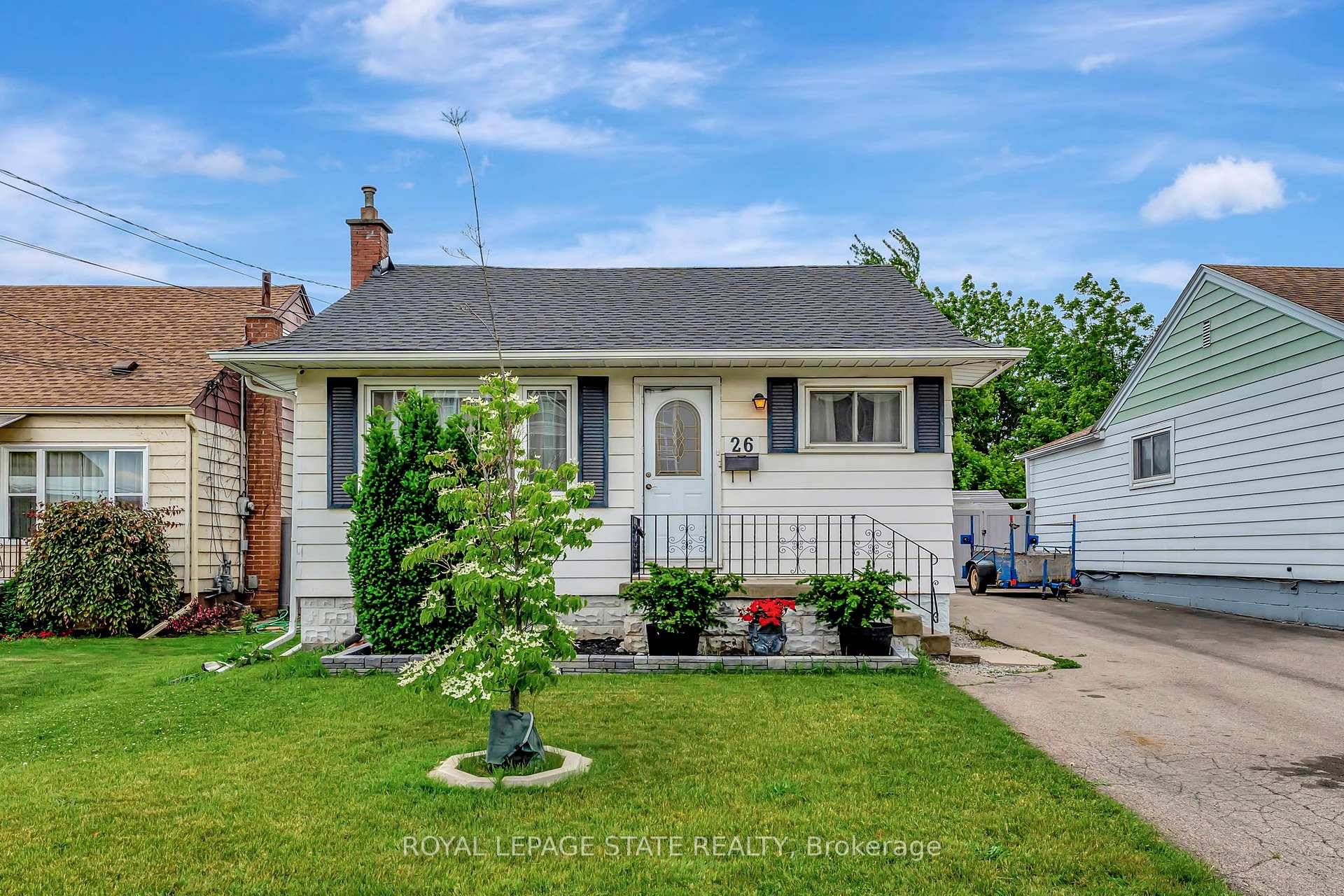 This charming, detached bungalow in Hamiltons family friendly Normanhurst neighbourhood is the perfect blend of modern comfort, and outdoor enjoyment.