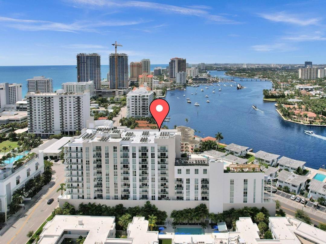 Beachluxe condo w sparkling intracoastal views.