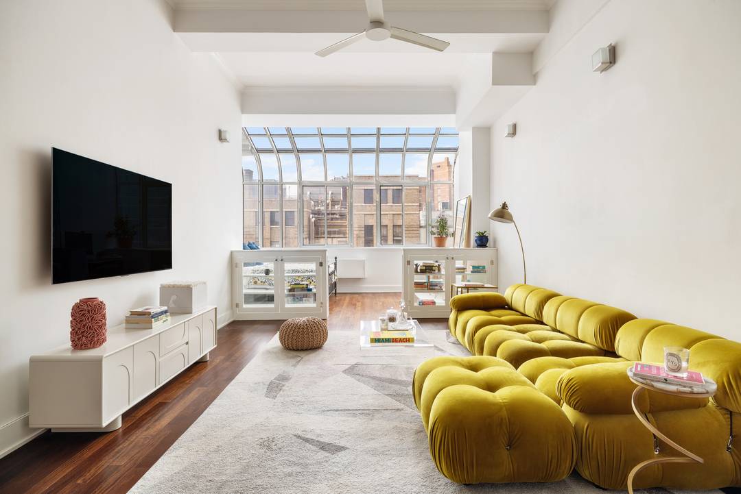 Residence 19S at highly sought after Turtle Bay Towers presents an exceedingly rare opportunity to acquire a gut renovated, sprawling loft, perfectly marrying downtown aesthetics with midtown convenience.