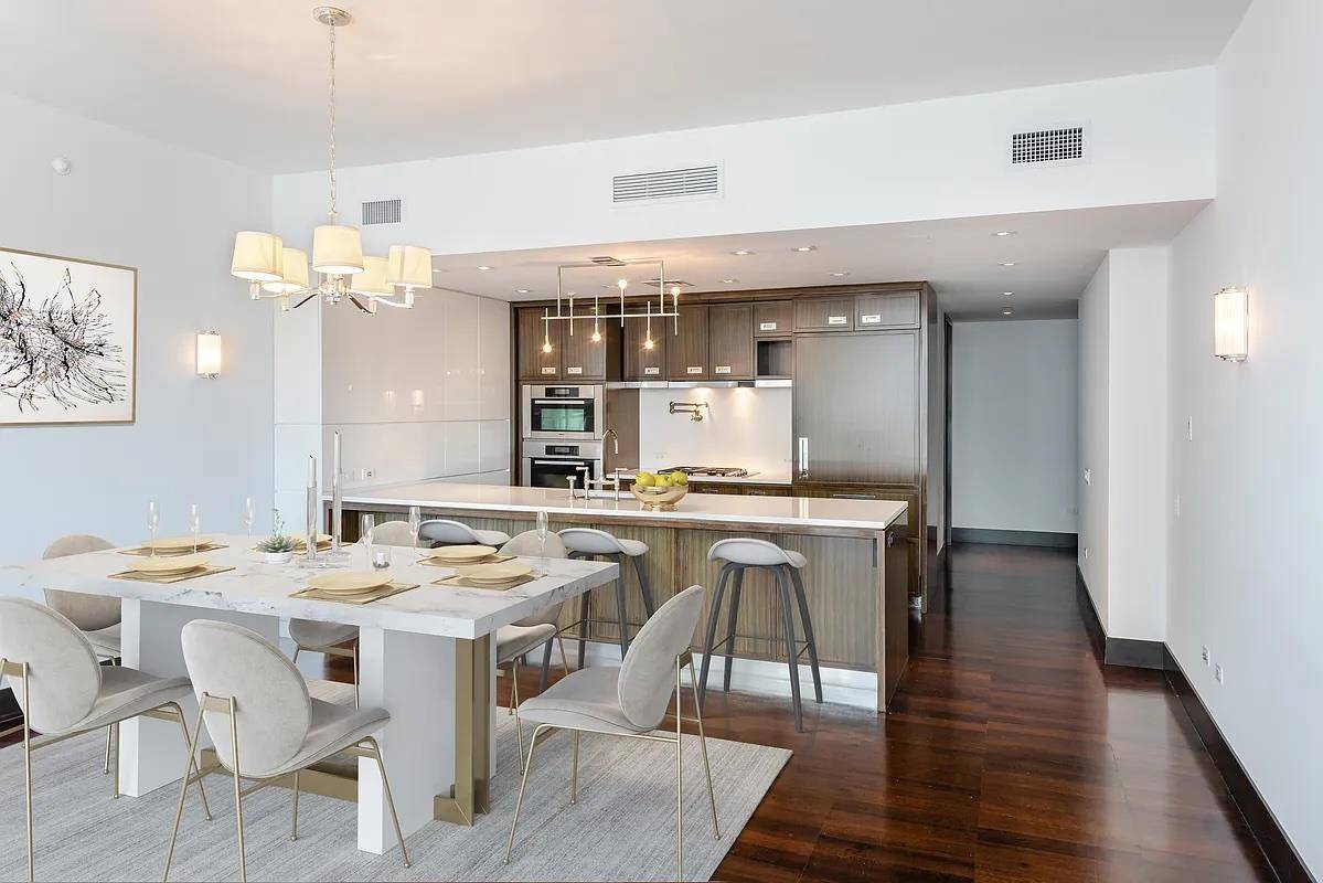Available October 15 ! Incredibly light, high floor apartment in the luxurious Lucida Condominium on Manhattans Upper East Side.