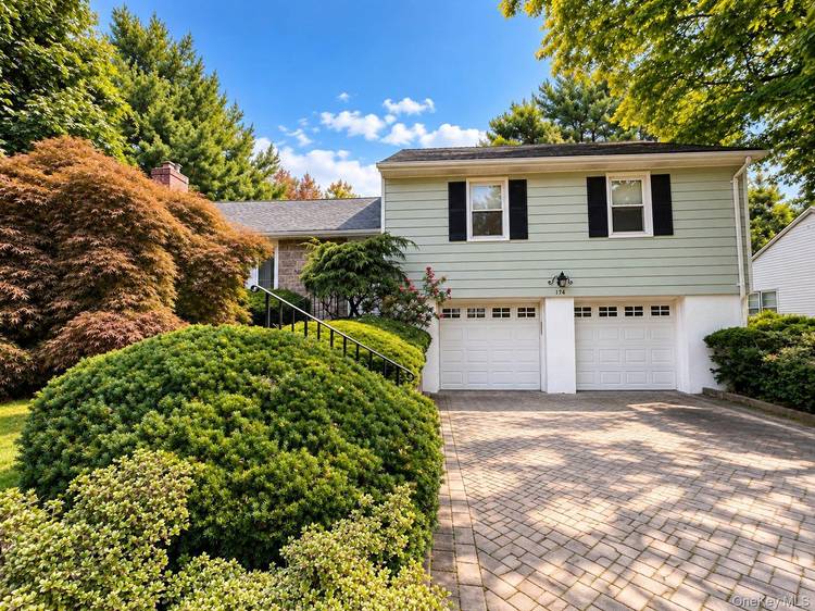 Welcome to 174 Waverly Road, a spacious and comfortable 4 bedroom, 3 full bath home offering exceptional space and convenience in the Wilmot Woods area.