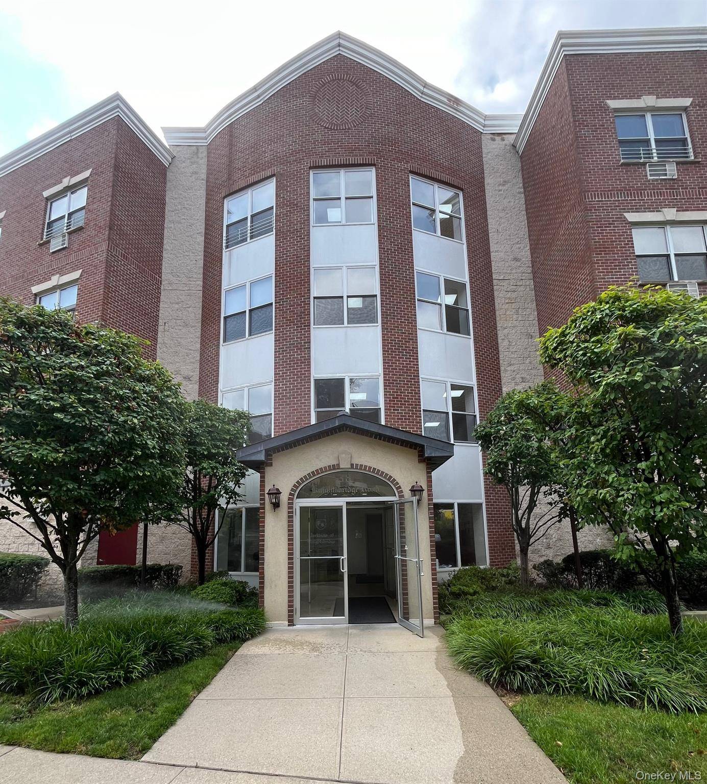 Luxury Building with Parklike Views P T Doorman This Beautiful 1 Bedroom 2 Bath Apt.