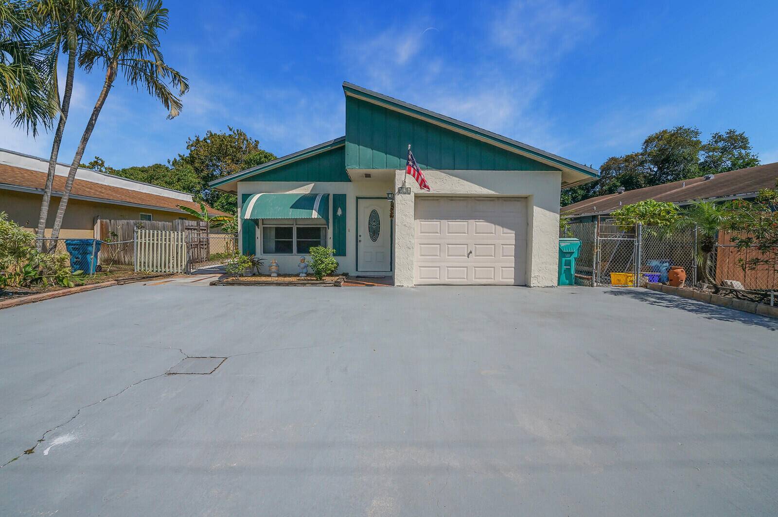 Fixer upper with tons of potential !