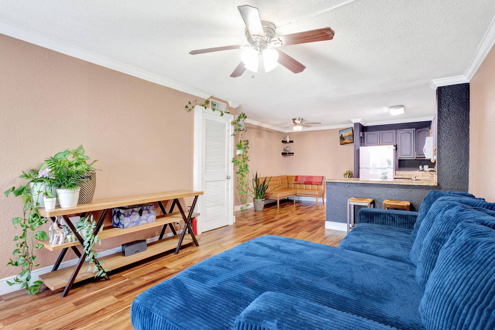 Chic corner unit with canal views in the heart of Coral Springs !
