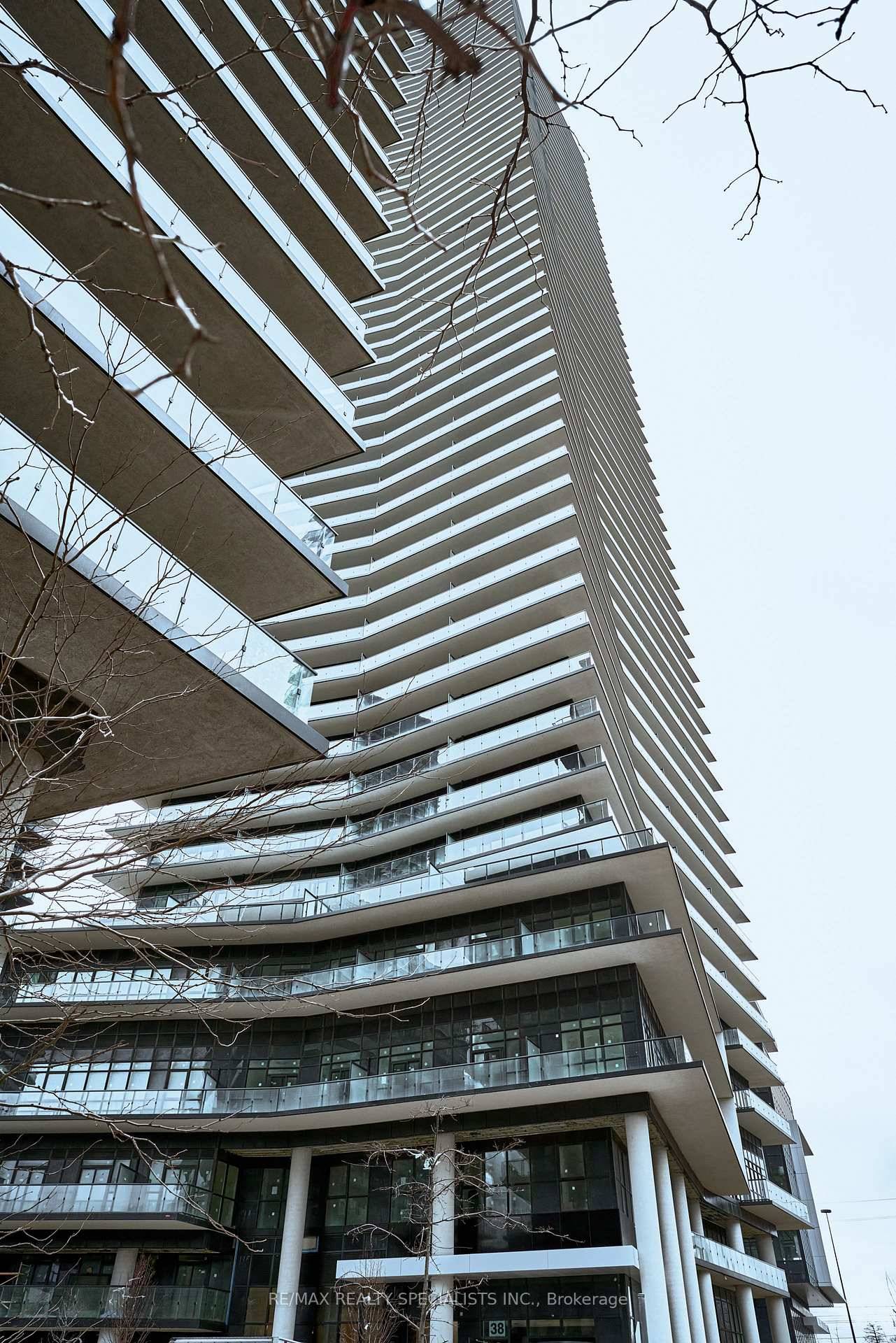 Gorgeous, never lived in luxurious one bedroom den suite in the brand new building 'Water's Edge' in an unbeatable location.