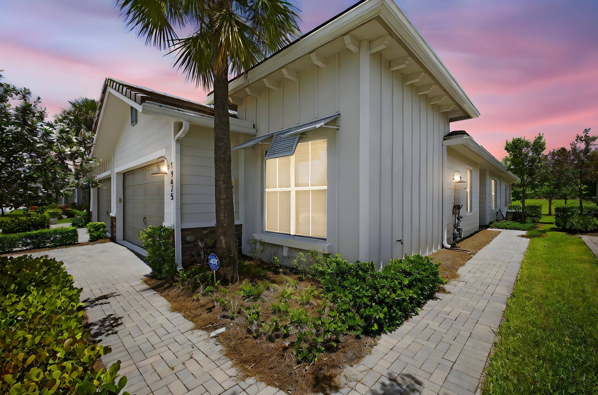 Fabulous 3 Bedroom Den Villa in Resort Style Community Arden !