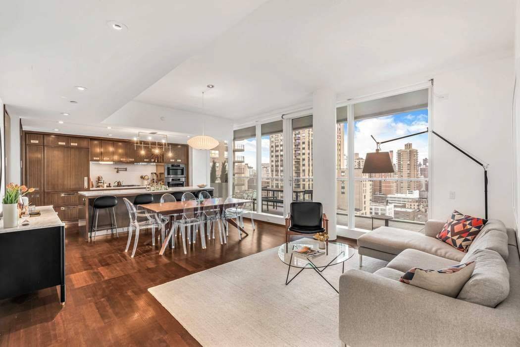 Pristine, high floor South facing 3 Bedroom, 3 Bathroom Residence with private Terrace in the much sought after Lucida Condominium, located in the heart of the Upper East Side.