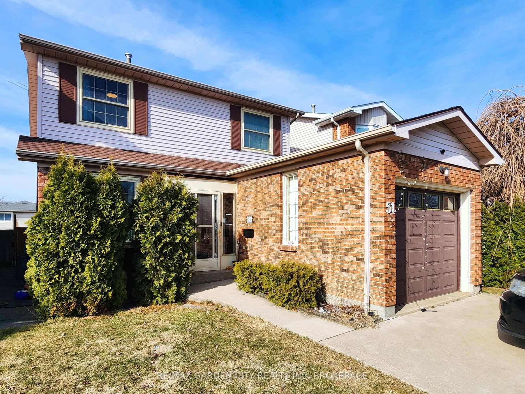 Beautifully renovated family home in sought after Secord Woods !