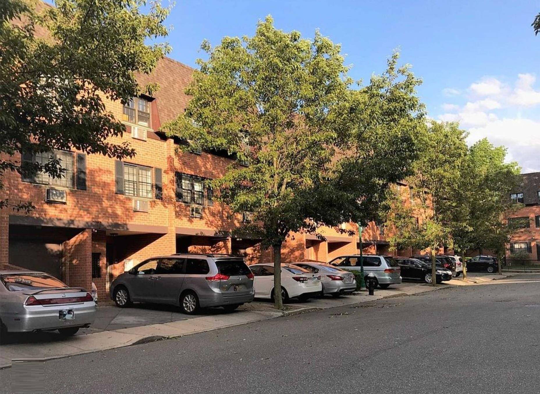 House beautiful condominium nested at the best location in Bayside.