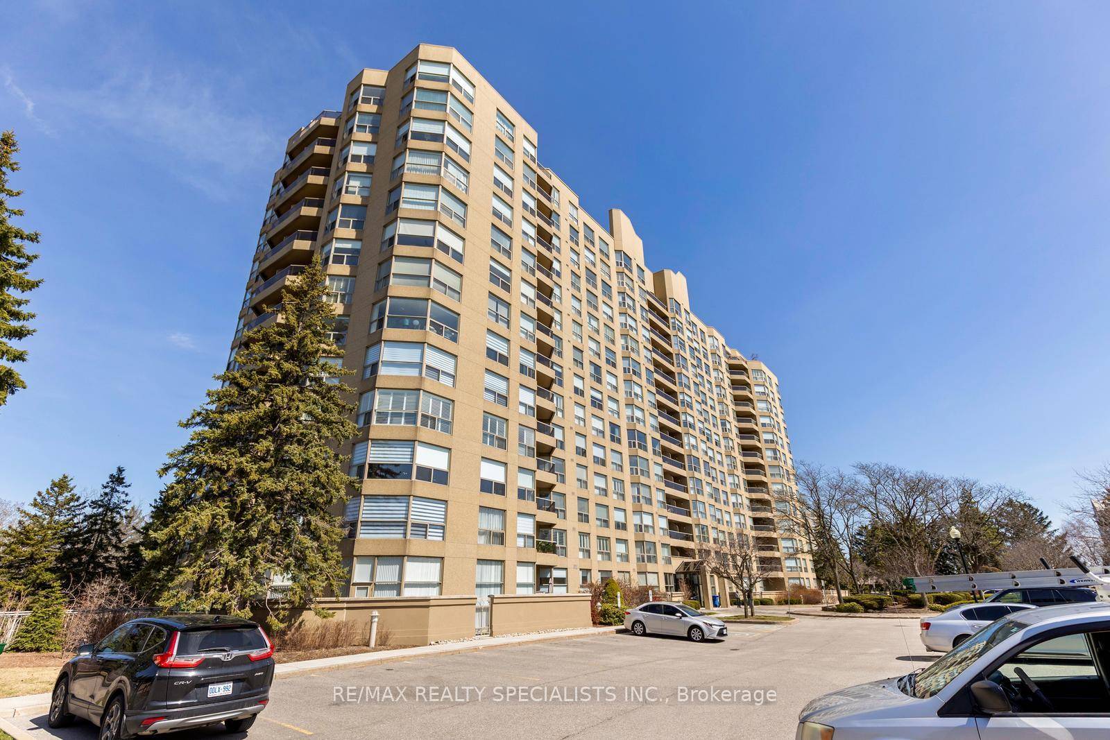 1690 SQ. FT. CORNER SUITE IN LUXURIOUS GRANITE GATES.