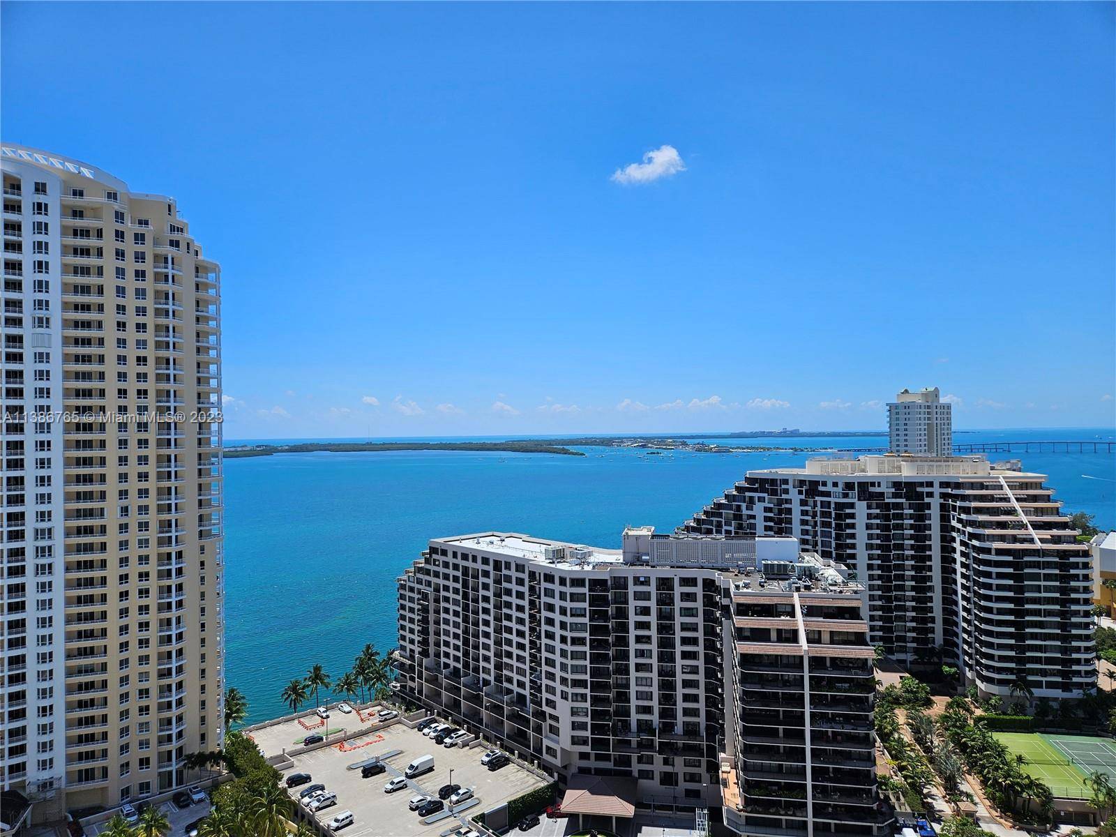 Beautiful and bright unit, with nice views of Biscayne Bay and the Brickell Skyline 2 bedroom 2 bath unit with 3 balconies fully upgraded unit with 10 ceilings, 8' doors, ...