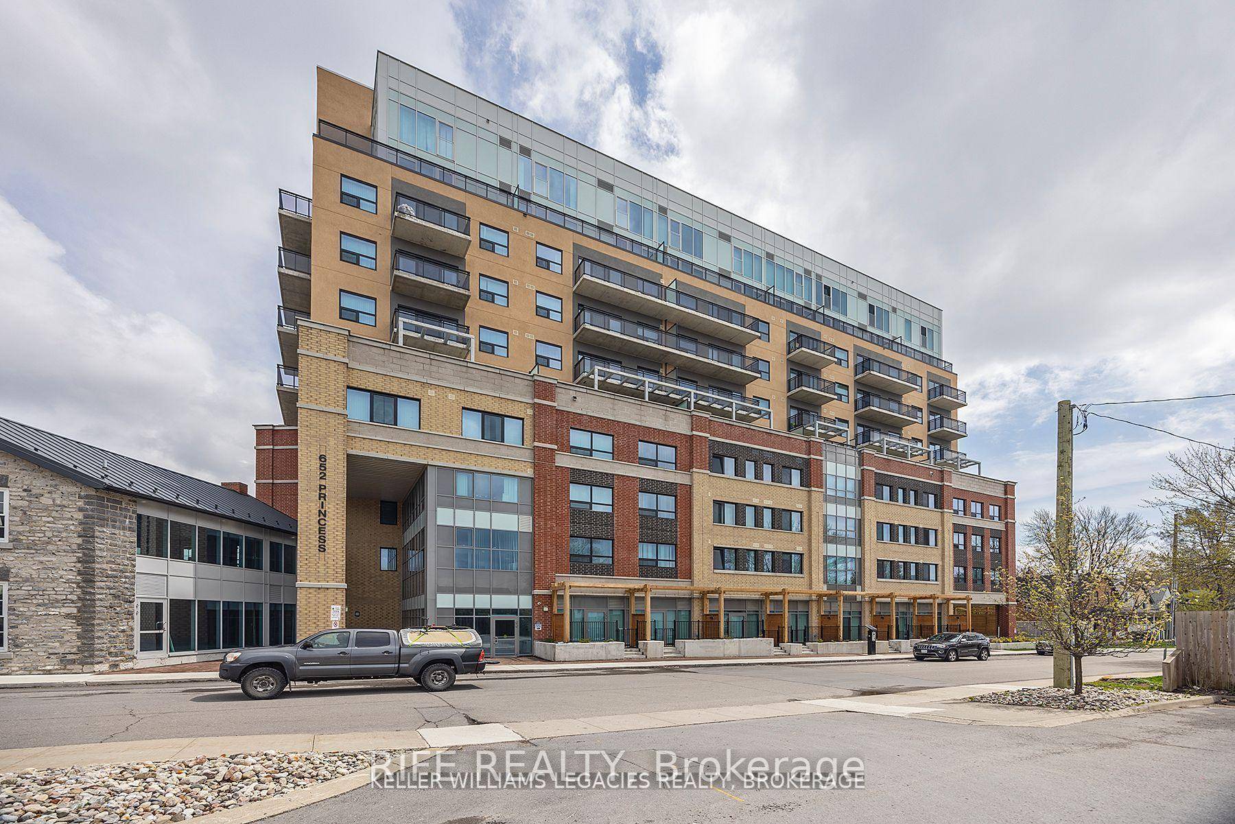 Prime Retail Space Steps To Downtown Kingston !
