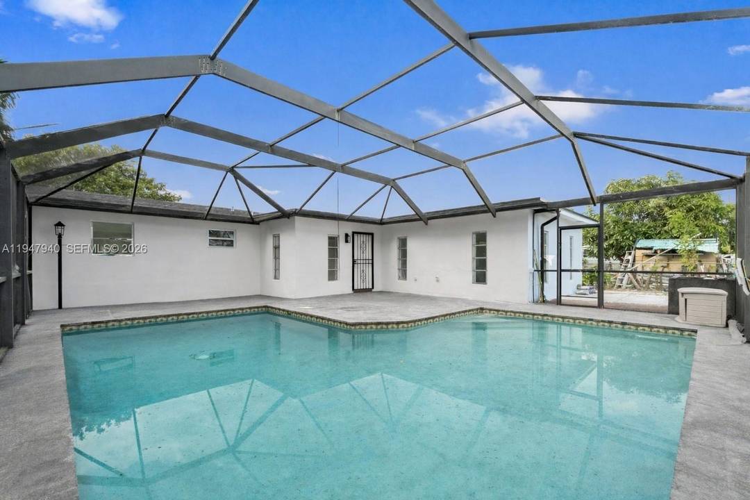 Spectacular newly remodeled property in Miramar !