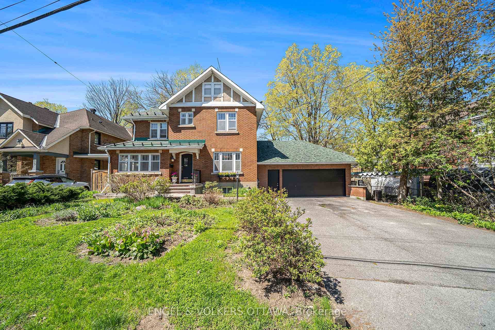Exceptional Opportunity in Prestigious Upper Lindenlea with 131 Acacia Avenue !