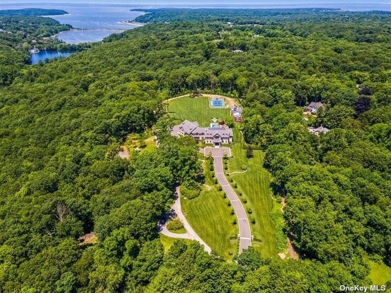 471 Private Road, Cold Spring Hrbr NY 11724