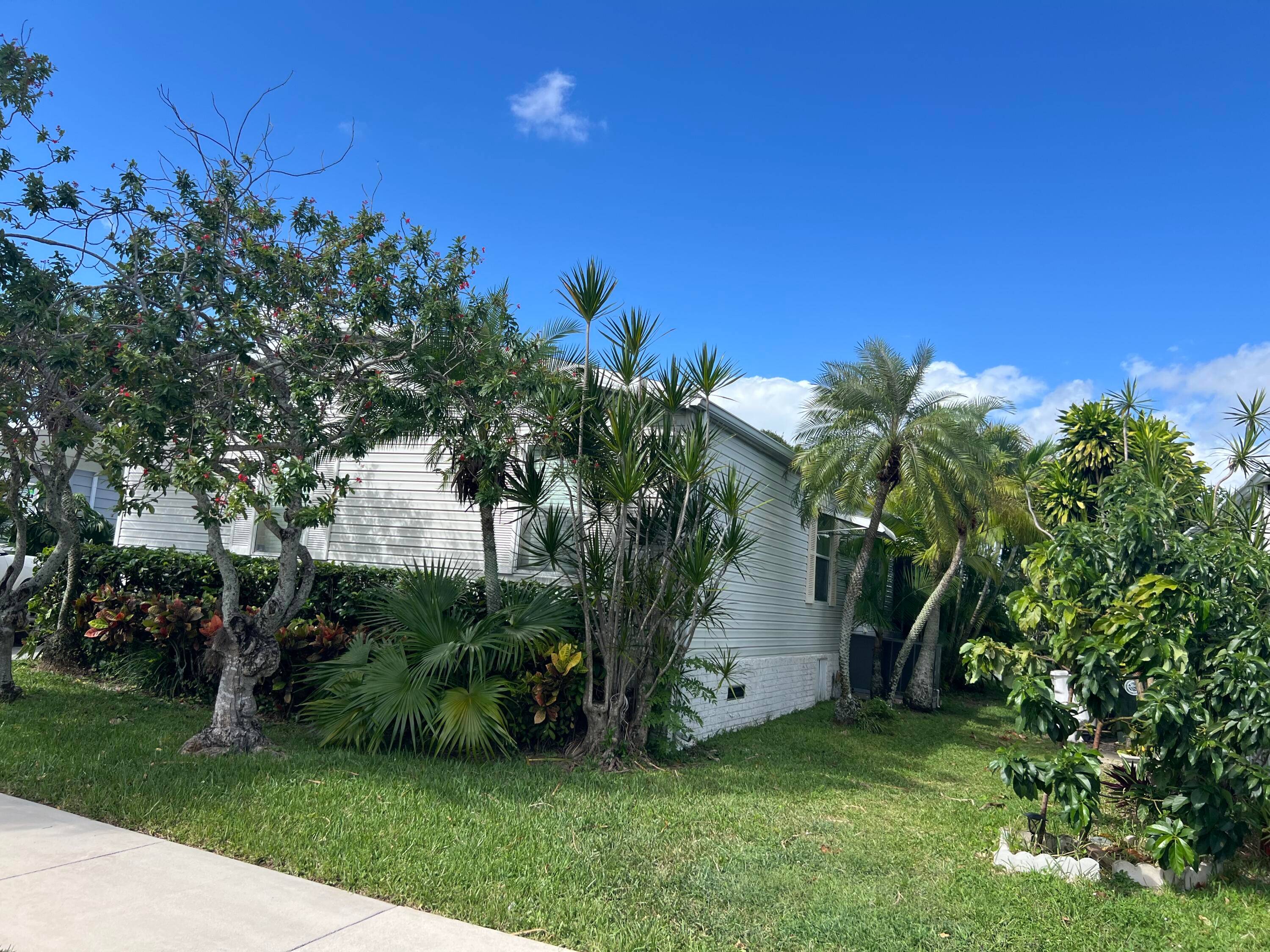 THIS IS A 2 2 DOUBLE SIZE MOBILE HOME BUILT IN 1995 LOCATED IN A GATED COMMUNITY.