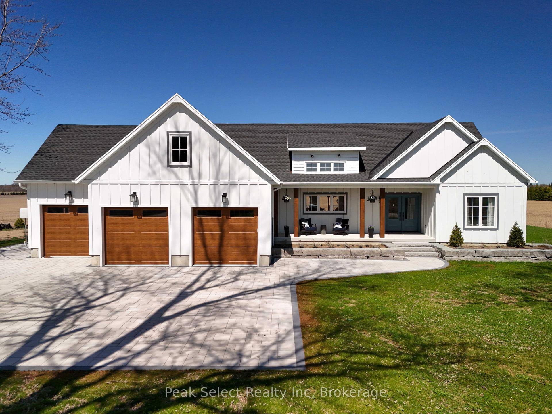 Custom Built Home. Just 3km from Stratford.