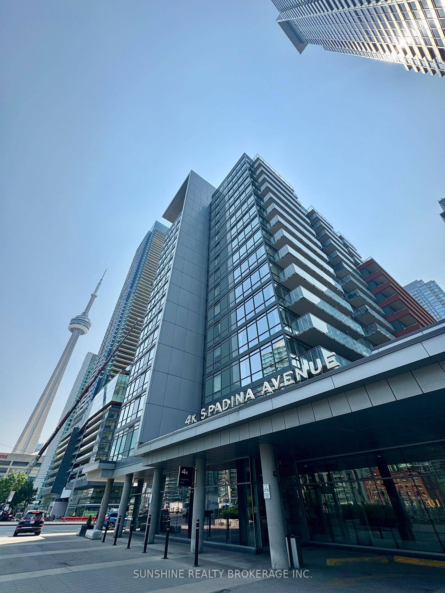 Welcome to this bright and modern condo in the heart of CityPlace !