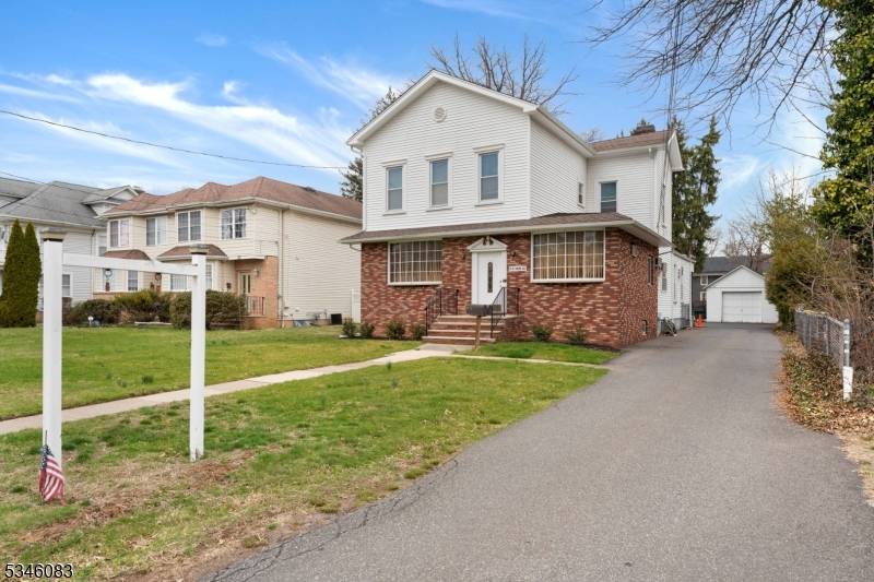 Superb Rt 28 location Union Ave with plenty of rear parking !