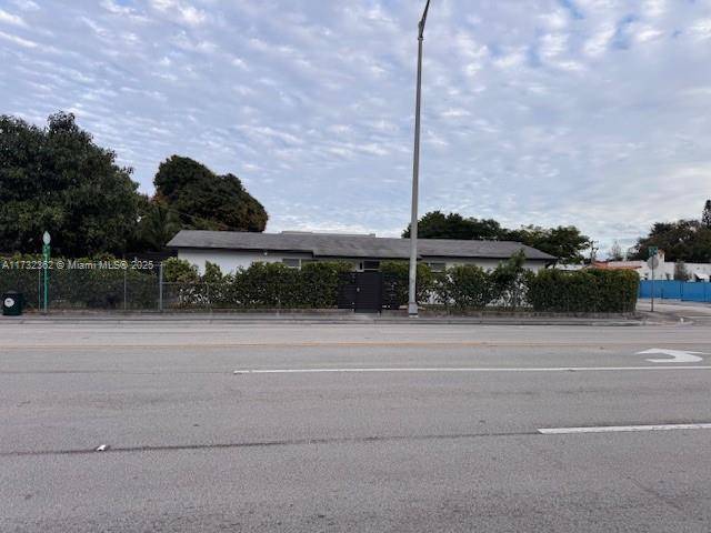 Spectacular opportunity to own a house in a very desirable Shenandoah area next to The Roads close to Brickel and Coral Way.