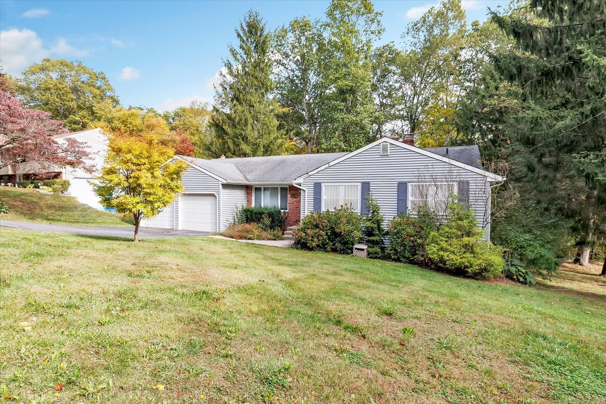 Welcome to 151 Old Coach Highway, Hamden, CT Discover this beautiful custom ranch style home offering all the amenities you've been looking for !