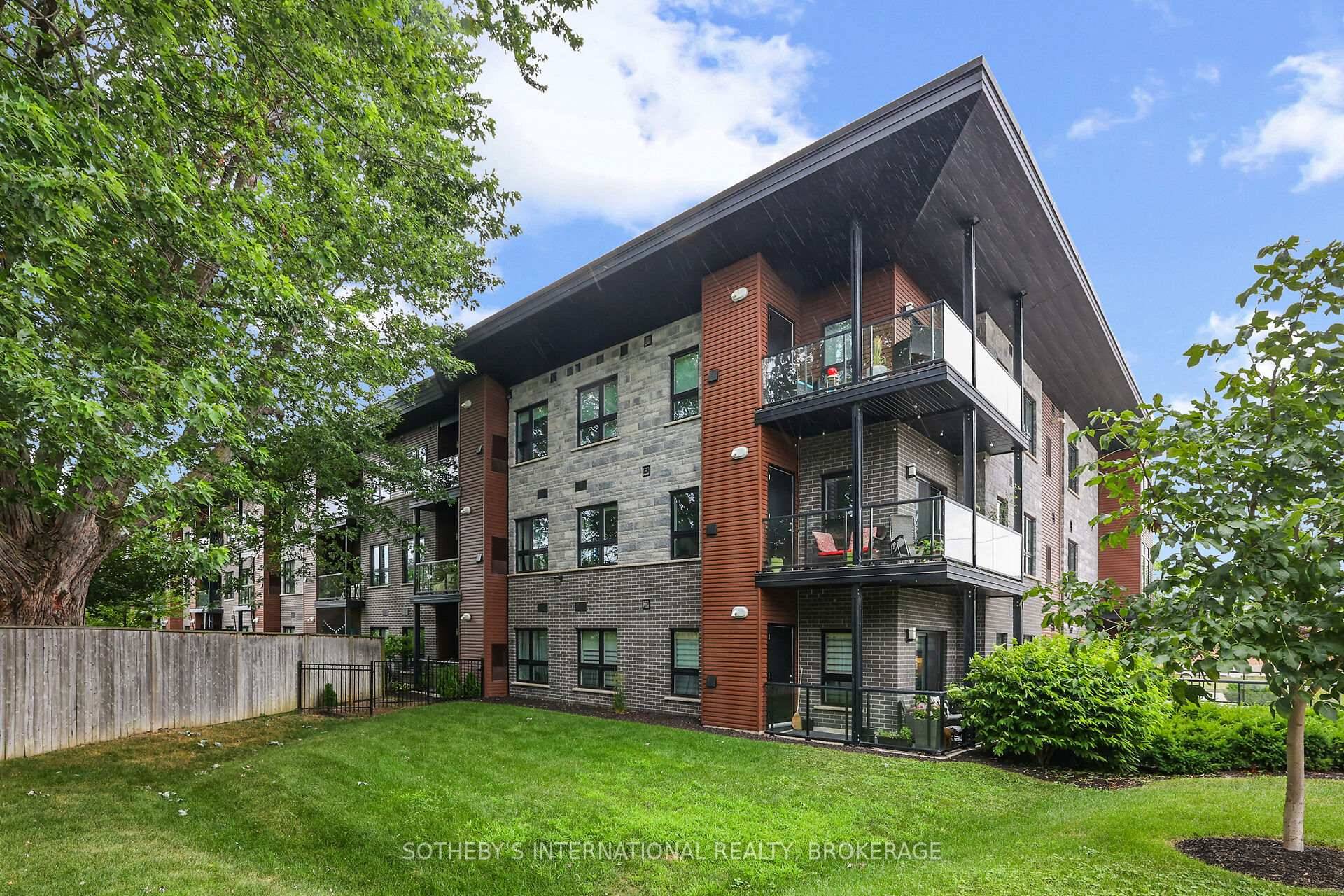 Stylish Lakeside Living in the Heart of Port Dalhousie !