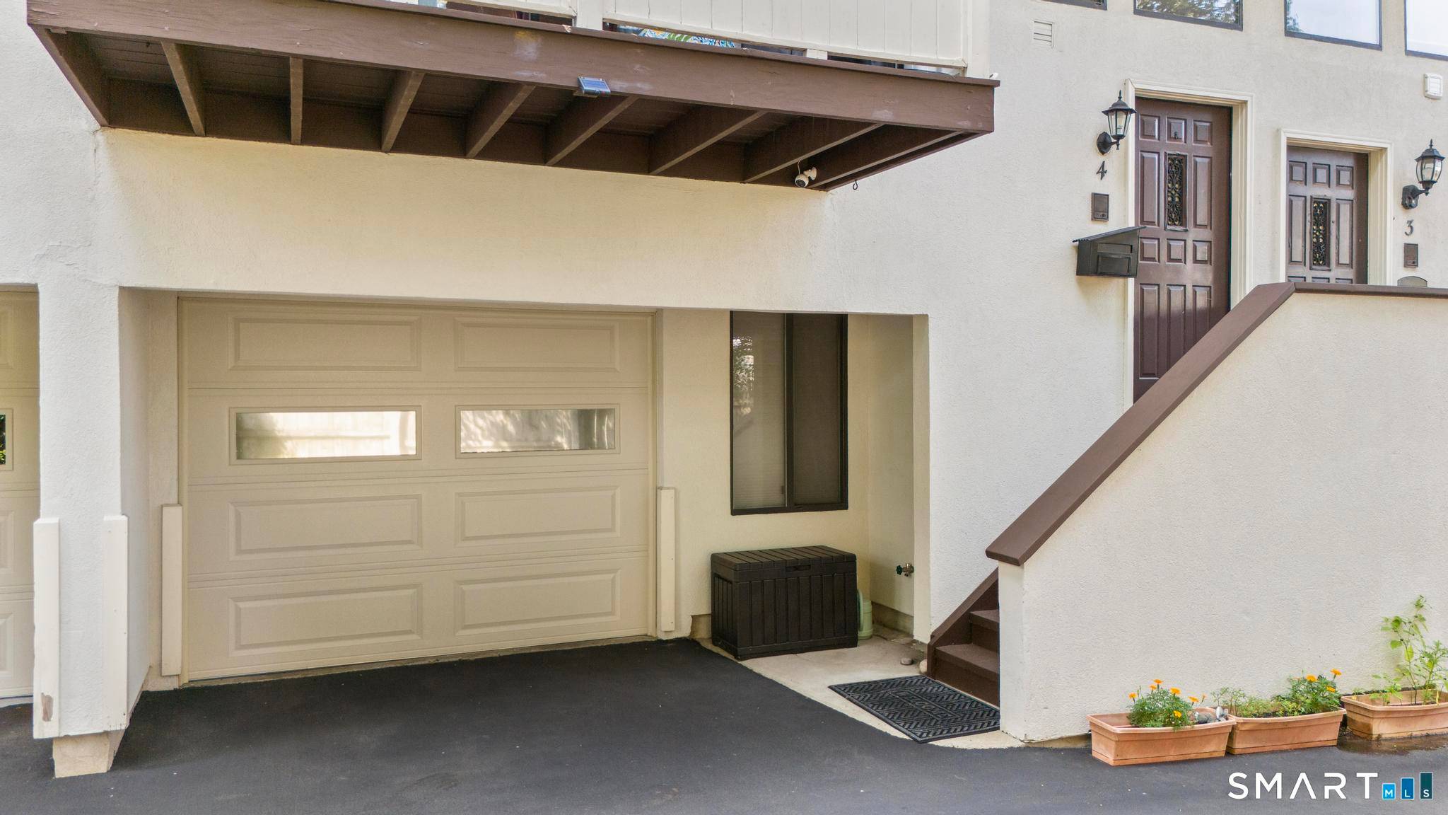 Fantastic Mid City location near all the shopping and parks yet secluded enough for quiet privacy.