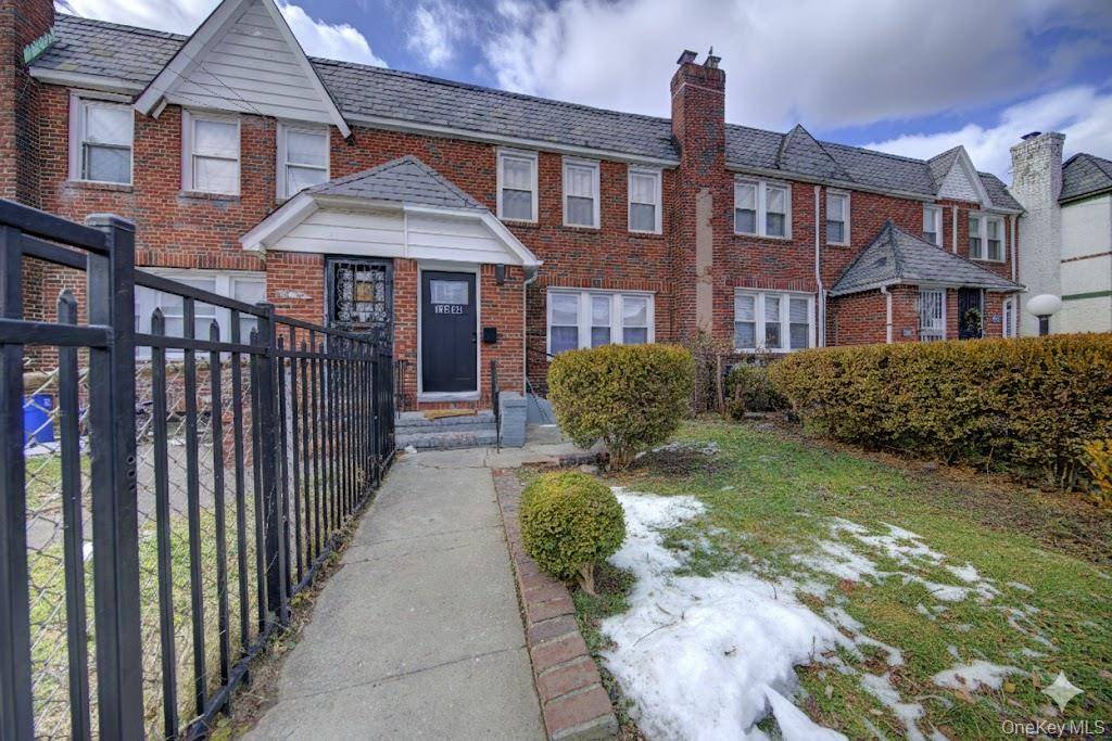 Welcome to this charming and well maintained single family home in desirable Saint Albans.