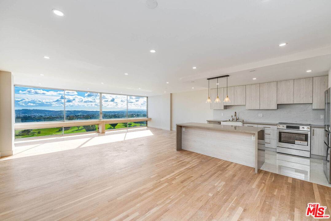 2222 Avenue Of The Stars 2BR Beverlywood La