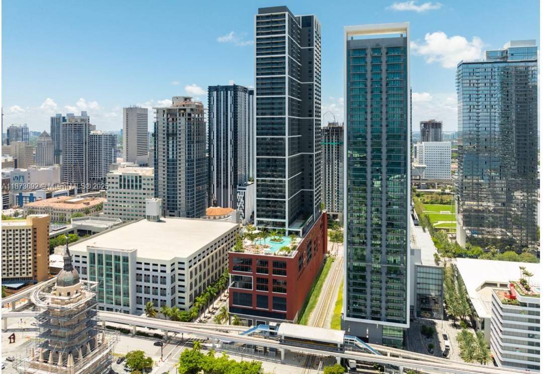 Experience the pinnacle of luxury living at Nativo Miami, a newly constructed, fully furnished residence in the heart of Downtown.