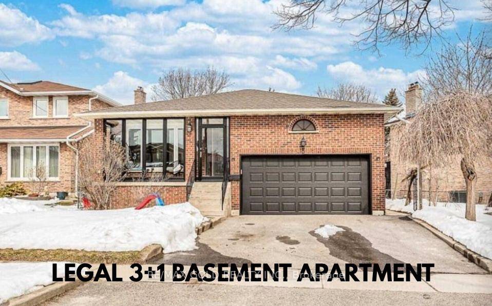 WELCOME TO 3 PANORAMA CRESCENT WHERE SERENE MEETS MODERN, JUST STEPS AWAY FROM PROFESSORS LAKE AND PARK.