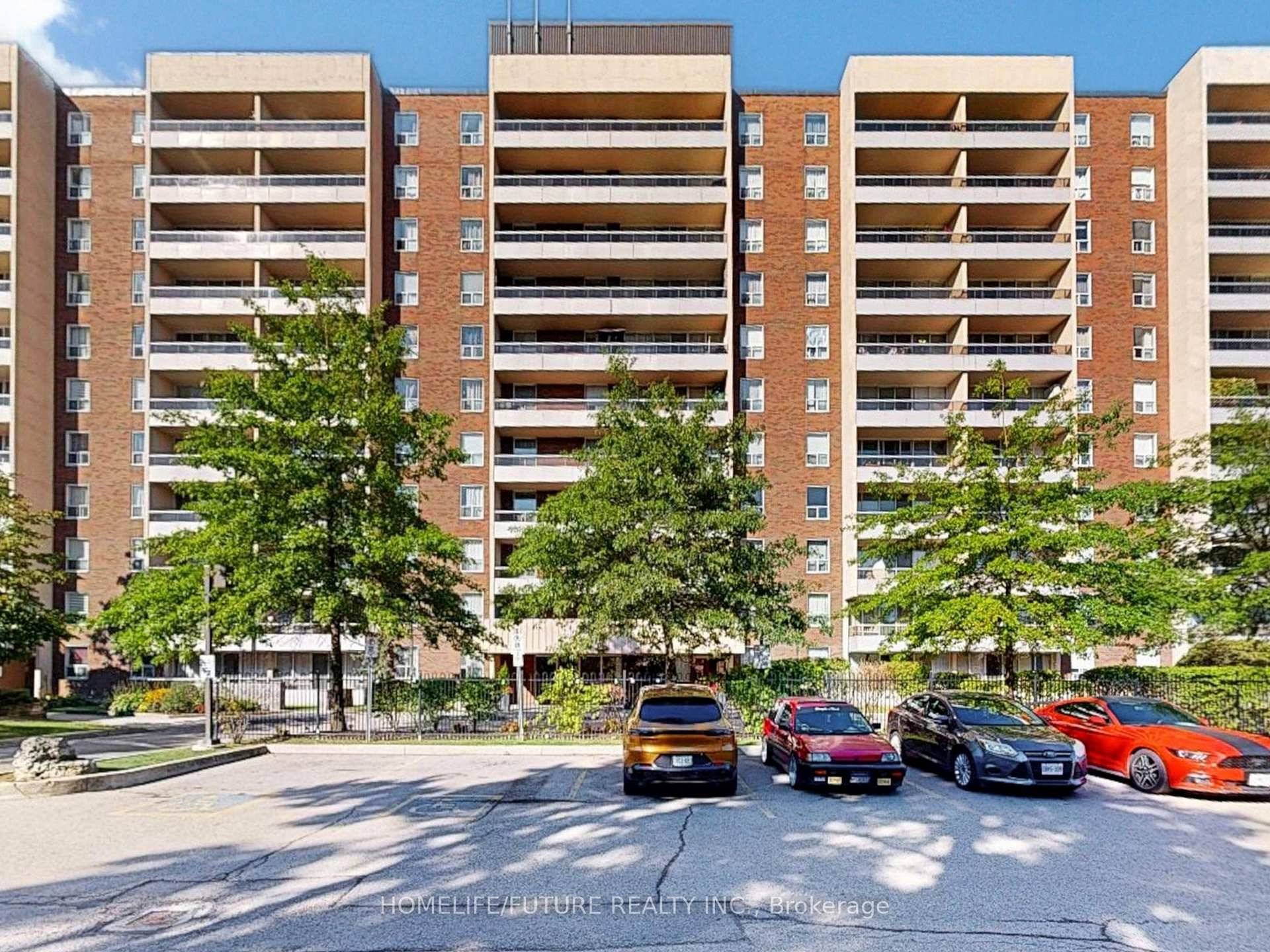 Beautiful 3 Bedroom, 2 Bath Corner Unit Just Steps to York University amp ; Finch West Subway !
