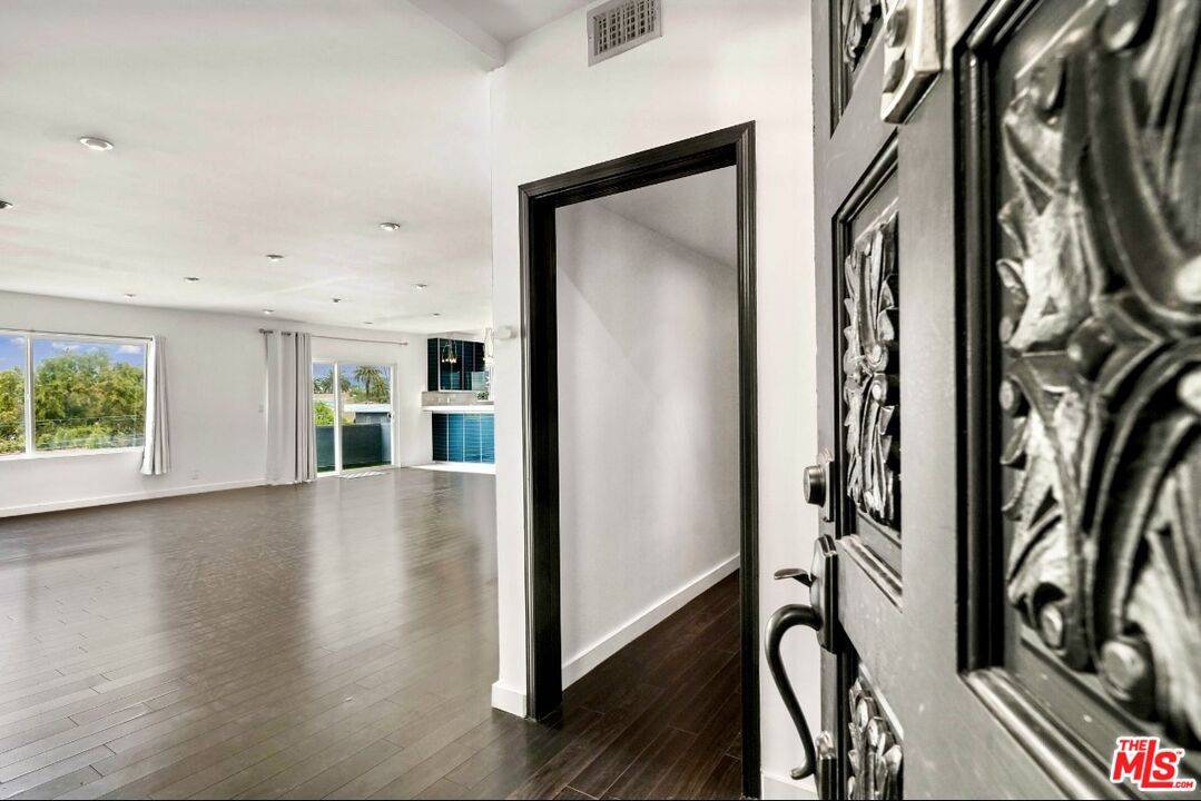 825 S Le Doux Rd 2BR Beverlywood La