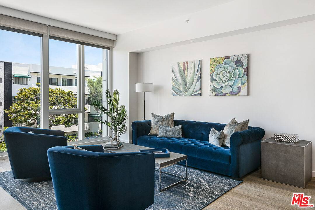 9000  W 3rd St 2BR Beverly Grove La