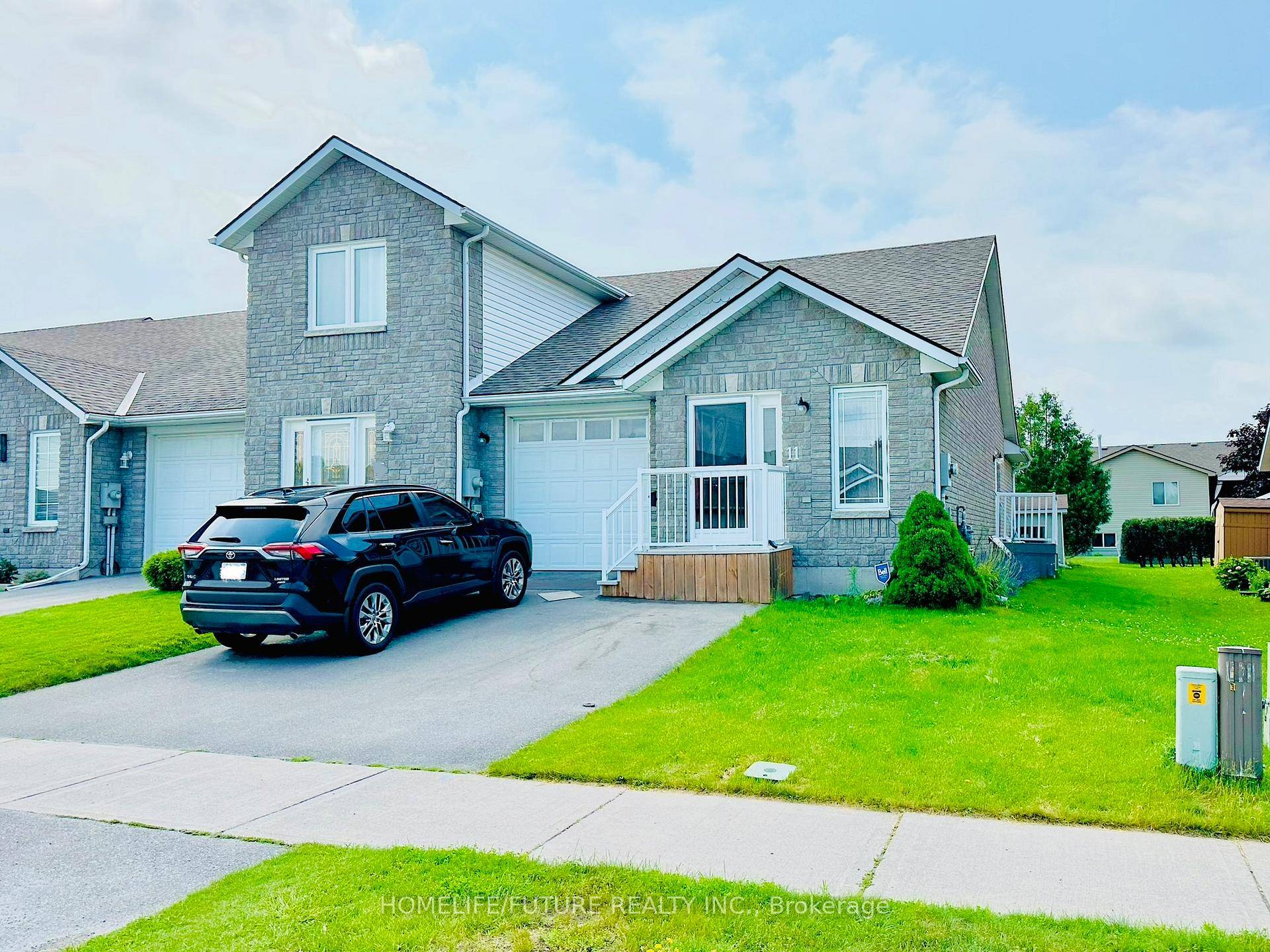 Great Location, End Unit Freehold Town Home.