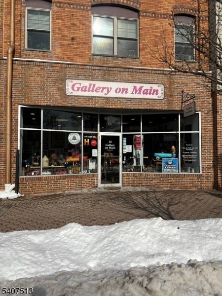 UNBELIEVABLE 1900 SF STREET LEVEL RETAIL IN THE HEART OF DOWNTOWN SOMERVILLE.
