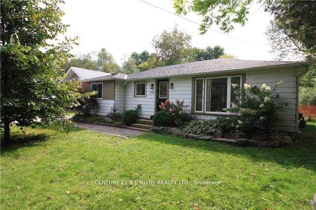 Welcome to this well located 3 bedroom, 2 bath bungalow in the heart of Alcona one of Innisfil's most sought after and fast growing lakeside communities.