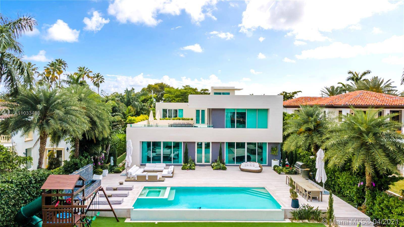 GORGEOUS MODERN WATERFRONT VILLA on Pine Tree Drive ideal for entertaining feat.