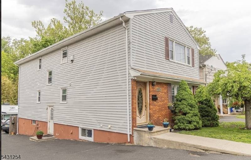 Great Location, Endless Potential !