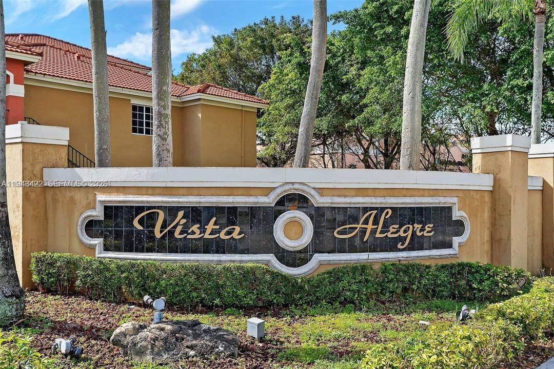 ! ! AMAZING FIRST FLOOR CORNER UNIT 3 2 UPDATED !