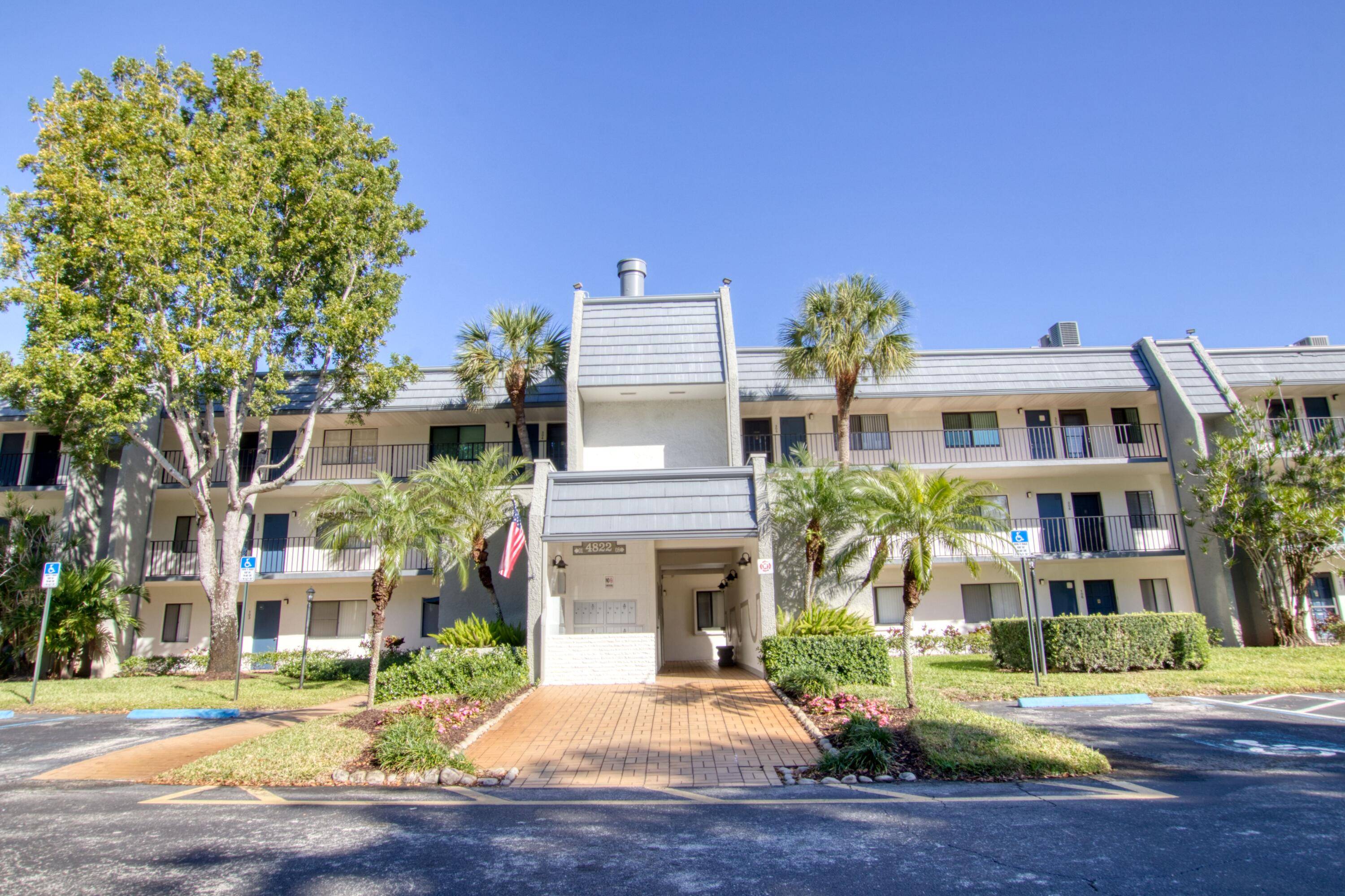 Elegant, totally remodeled 2 2 condo w.